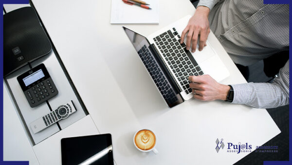 ¿Cuál es la diferencia entre consultoría y asesoría empresarial?